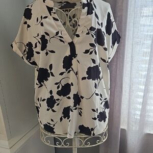 SHEIN Black & White Floral V-Neck Blouse